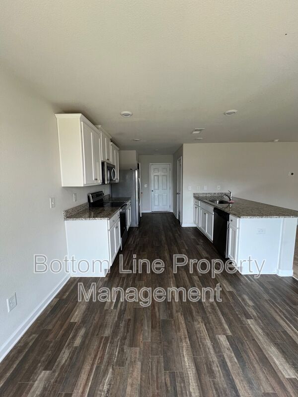 Beautiful 3BR/2.5BA Home in Zebulon with 2-Car Garage & Granite Counters property image
