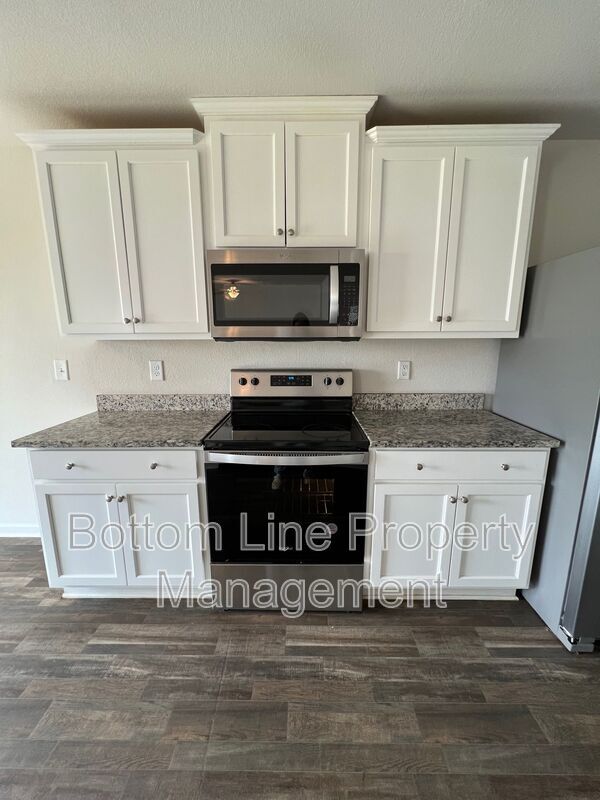 Beautiful 3BR/2.5BA Home in Zebulon with 2-Car Garage & Granite Counters property image
