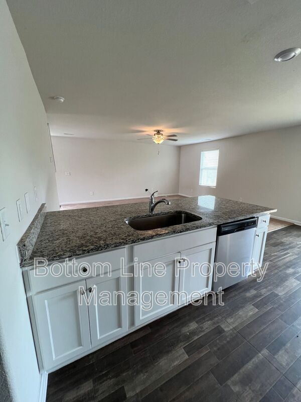 Beautiful 3BR/2.5BA Home in Zebulon with 2-Car Garage & Granite Counters property image