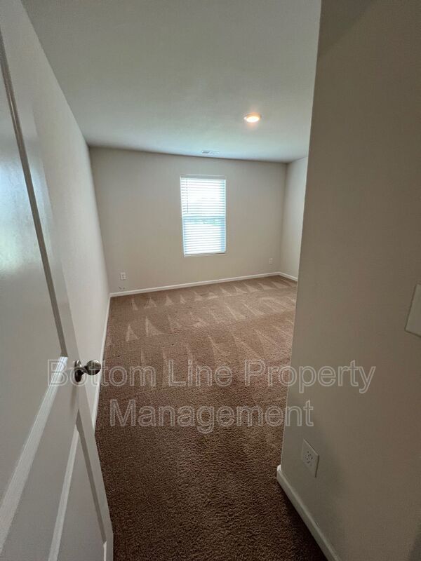 Beautiful 3BR/2.5BA Home in Zebulon with 2-Car Garage & Granite Counters property image