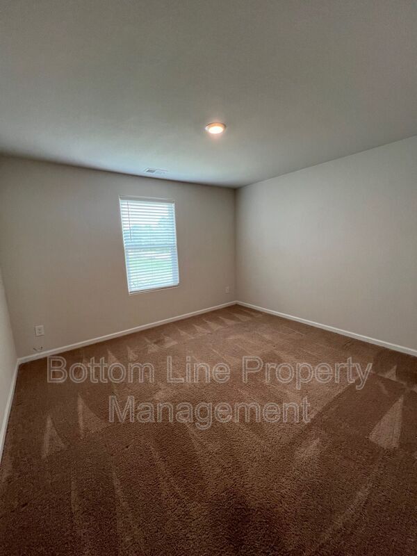 Beautiful 3BR/2.5BA Home in Zebulon with 2-Car Garage & Granite Counters property image
