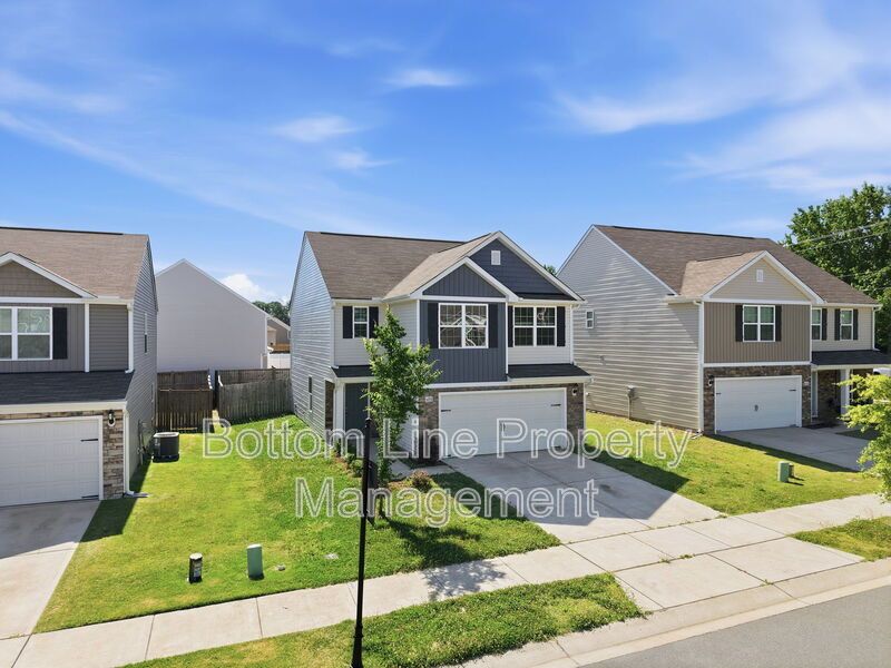 Beautiful 3BR/2.5BA Home in Zebulon with 2-Car Garage & Granite Counters property image