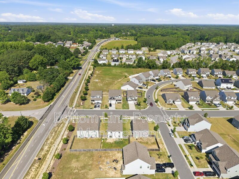 Beautiful 3BR/2.5BA Home in Zebulon with 2-Car Garage & Granite Counters property image