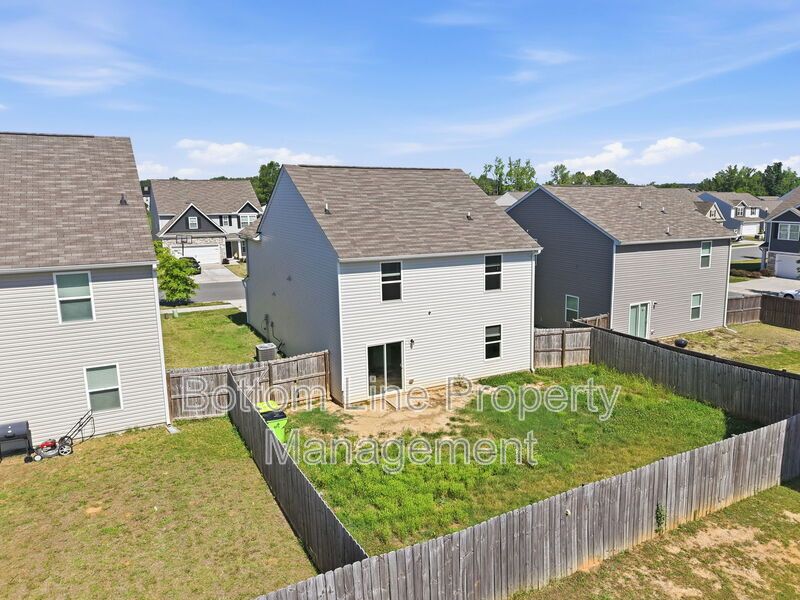 Beautiful 3BR/2.5BA Home in Zebulon with 2-Car Garage & Granite Counters property image