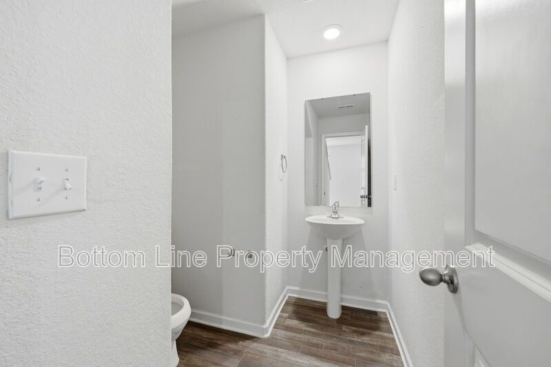 Beautiful 3BR/2.5BA Home in Zebulon with 2-Car Garage & Granite Counters property image