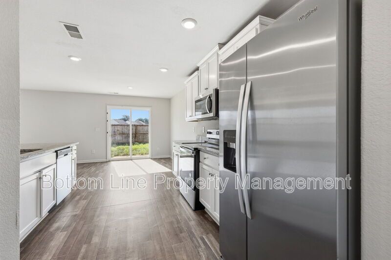 Beautiful 3BR/2.5BA Home in Zebulon with 2-Car Garage & Granite Counters property image