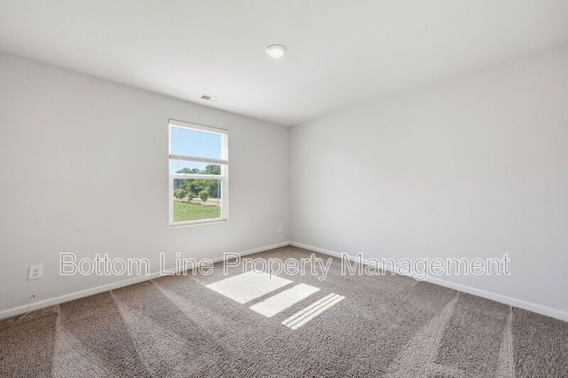 Beautiful 3BR/2.5BA Home in Zebulon with 2-Car Garage & Granite Counters property image