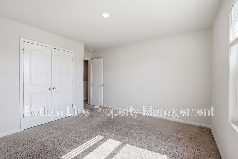 Beautiful 3BR/2.5BA Home in Zebulon with 2-Car Garage & Granite Counters property image