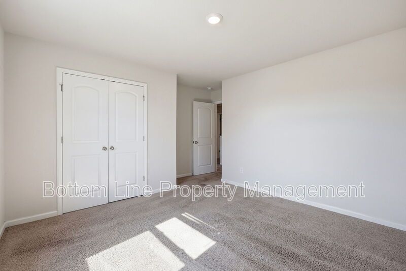 Beautiful 3BR/2.5BA Home in Zebulon with 2-Car Garage & Granite Counters property image