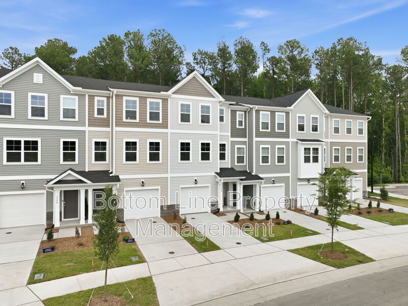 Beautiful 3BR/3BA Townhome with 1,858 Sq Ft – Near RTP, RDU & Brier Creek! property image