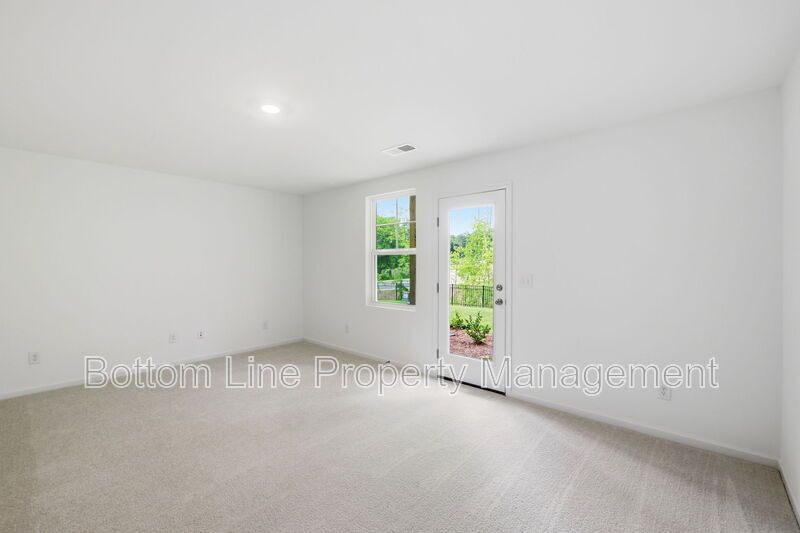 Beautiful 3BR/3BA Townhome with 1,858 Sq Ft – Near RTP, RDU & Brier Creek! property image