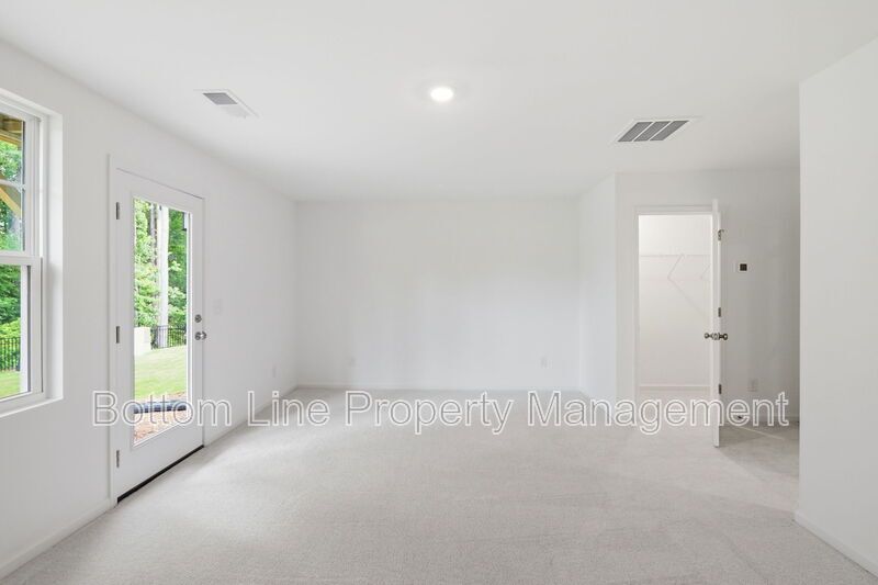 Beautiful 3BR/3BA Townhome with 1,858 Sq Ft – Near RTP, RDU & Brier Creek! property image