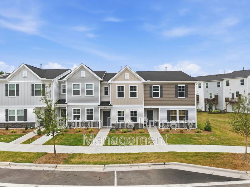 Modern 3BR/2BA Home Near Downtown Raleigh – Community Amenities & Easy Commute! property image