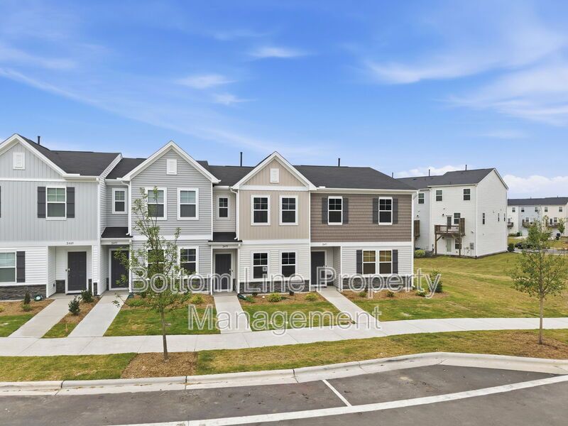 Modern 3BR/2BA Home Near Downtown Raleigh – Community Amenities & Easy Commute! property image