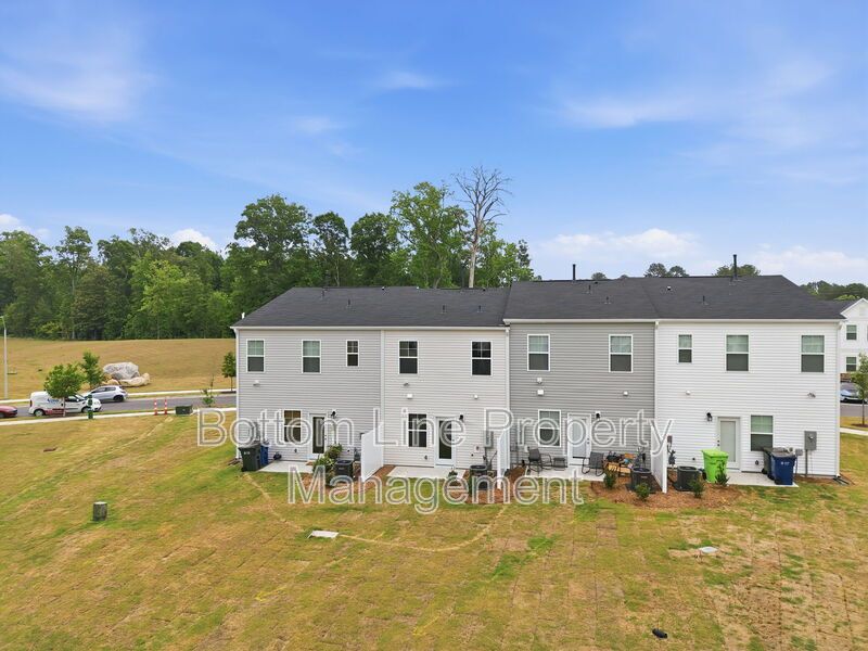 Modern 3BR/2BA Home Near Downtown Raleigh – Community Amenities & Easy Commute! property image