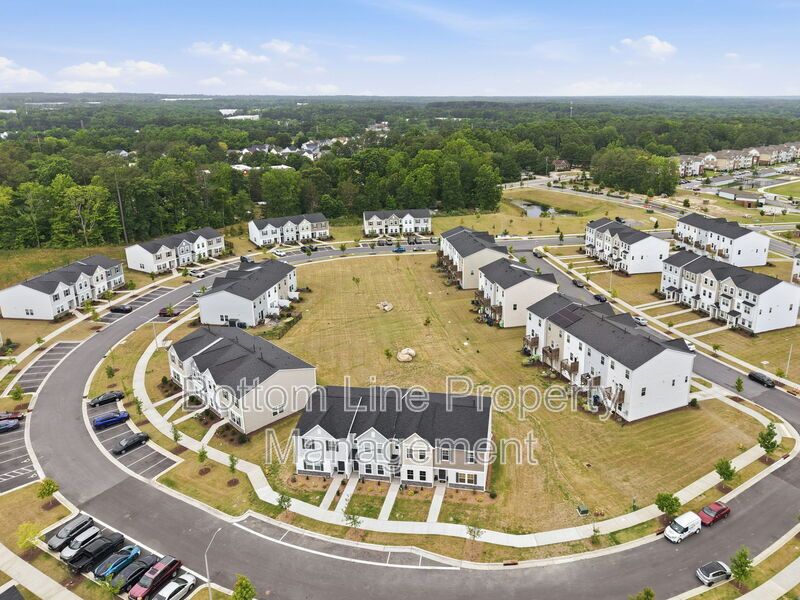 Modern 3BR/2BA Home Near Downtown Raleigh – Community Amenities & Easy Commute! property image