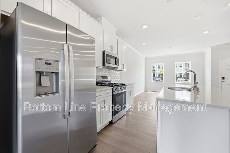 Modern 3BR/2BA Home Near Downtown Raleigh – Community Amenities & Easy Commute! property image