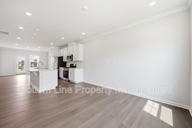 Modern 3BR/2BA Home Near Downtown Raleigh – Community Amenities & Easy Commute! property image