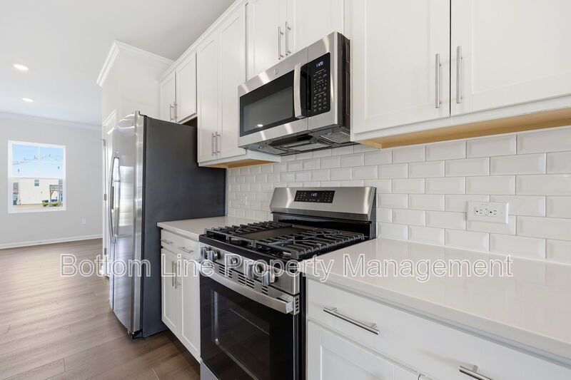 Modern 3BR/2BA Home Near Downtown Raleigh – Community Amenities & Easy Commute! property image