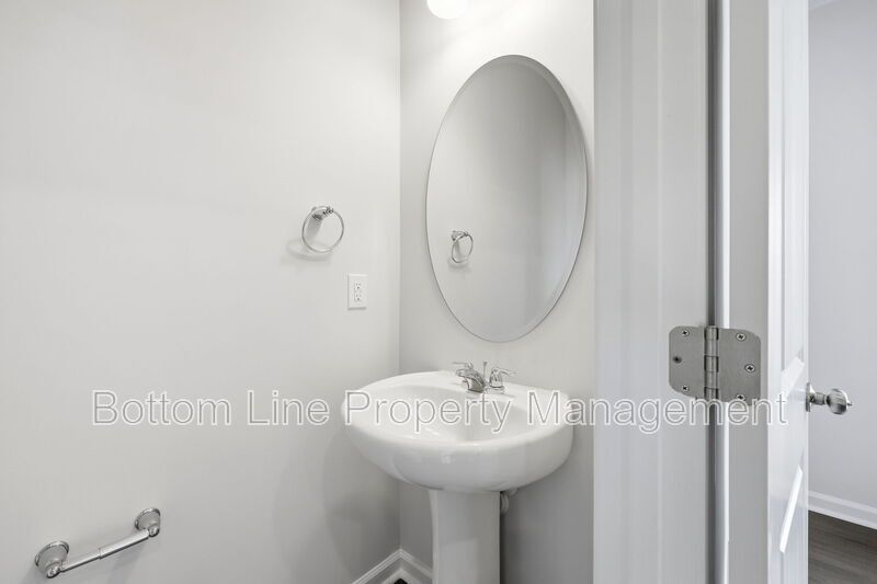 Modern 3BR/2BA Home Near Downtown Raleigh – Community Amenities & Easy Commute! property image