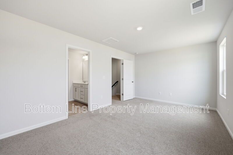 Modern 3BR/2BA Home Near Downtown Raleigh – Community Amenities & Easy Commute! property image