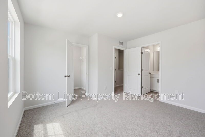 Modern 3BR/2BA Home Near Downtown Raleigh – Community Amenities & Easy Commute! property image