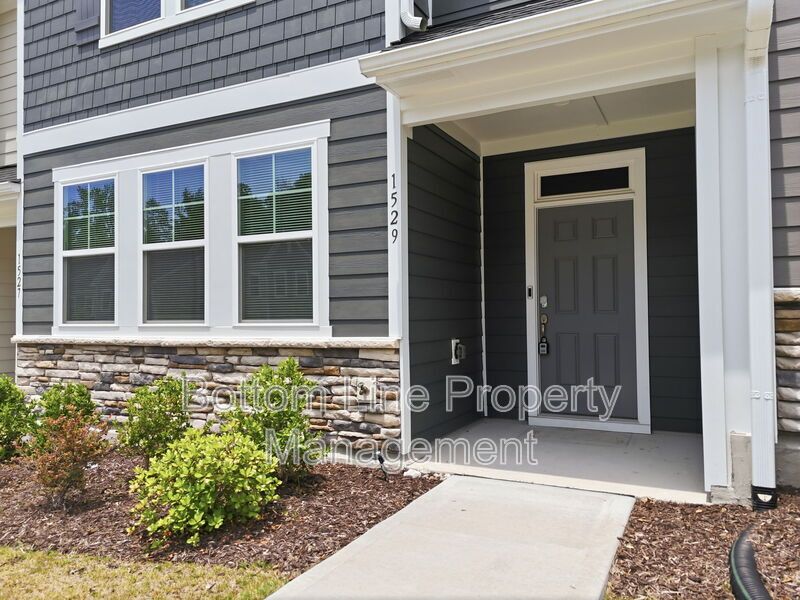 Spacious 3BR/2.5BA Home with 1,950 Sq Ft in Wake Forest – Prime Location Near Shopping & Dining! property image