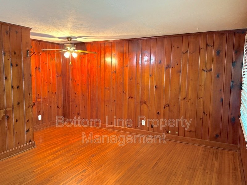 2BR / 1BA Duplex in a PRIME location! property image