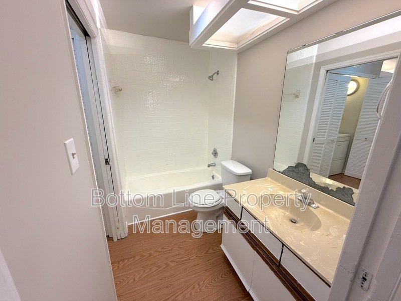 Cozy Unit Minutes From The Airport property image