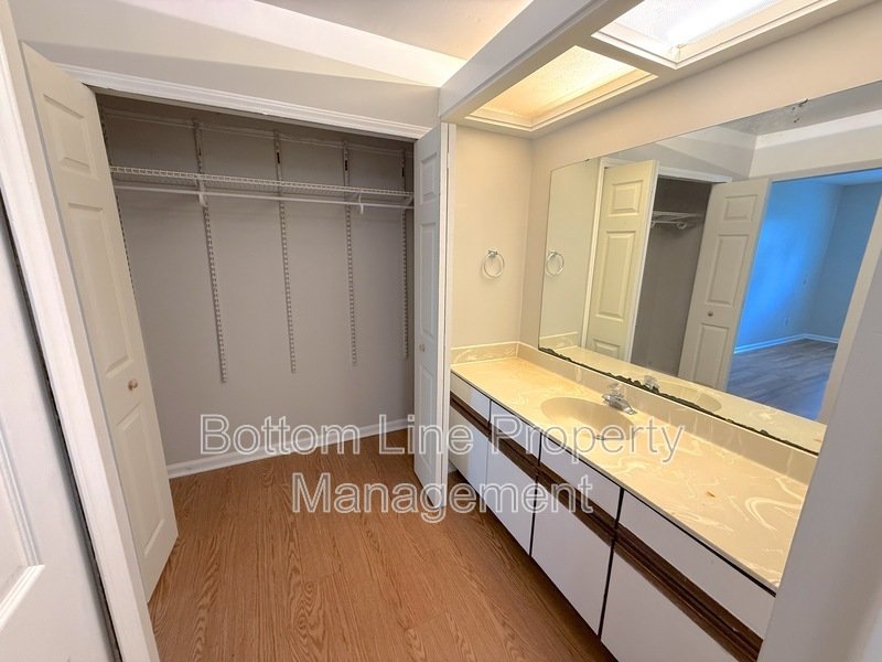 Cozy Unit Minutes From The Airport property image