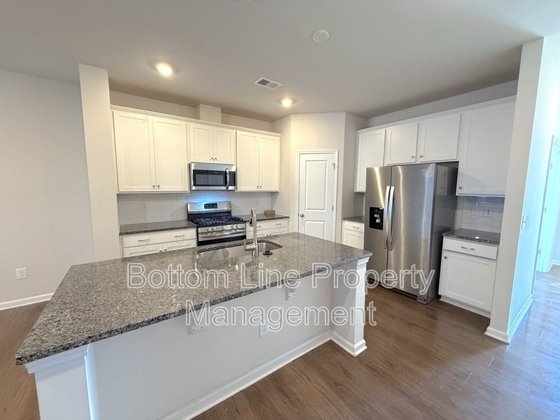 Beautiful 3 Bedroom 2.5 Bathroom Town House For Rent property image