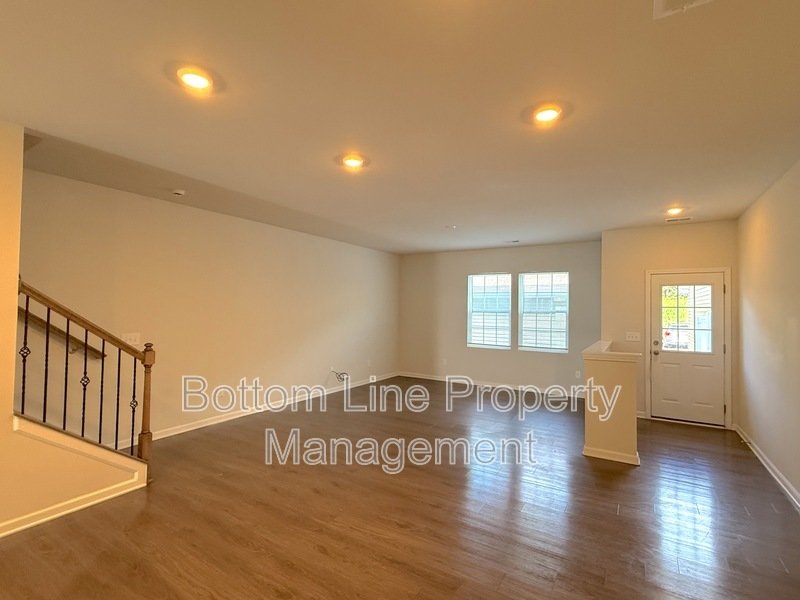 Beautiful 3 Bedroom 2.5 Bathroom Town House For Rent property image