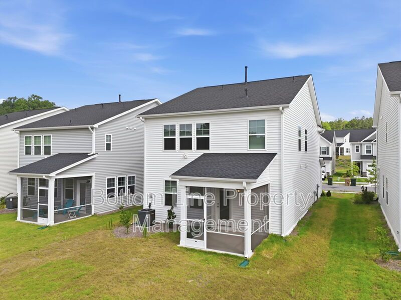 ✨ End-Unit Townhome with Designer Finishes, Screened Porch & Garage in Prime Durham Location property image