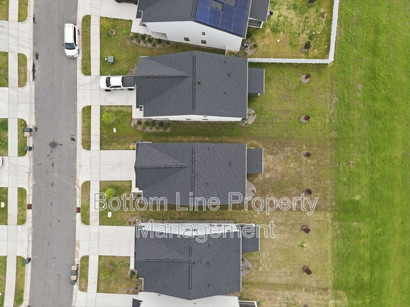 ✨ End-Unit Townhome with Designer Finishes, Screened Porch & Garage in Prime Durham Location property image