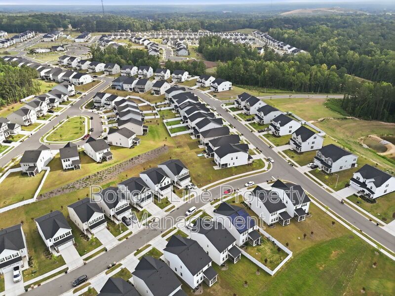 ✨ End-Unit Townhome with Designer Finishes, Screened Porch & Garage in Prime Durham Location property image