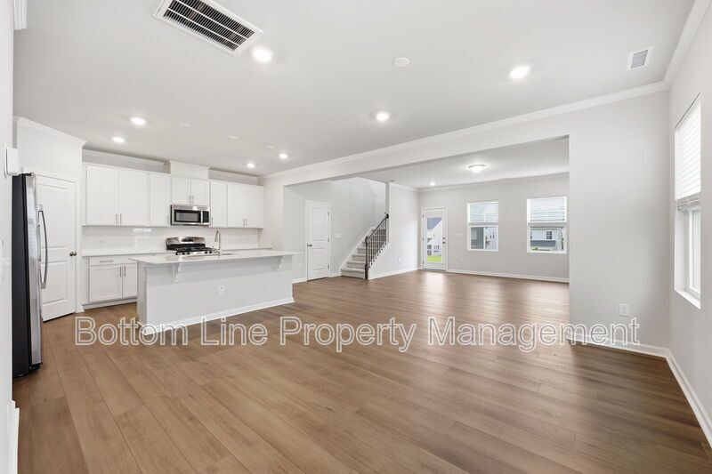 ✨ End-Unit Townhome with Designer Finishes, Screened Porch & Garage in Prime Durham Location property image