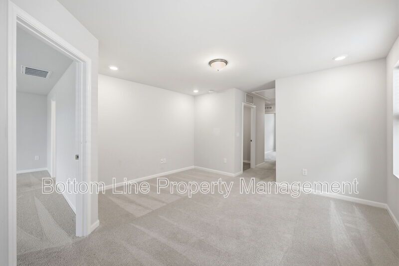 ✨ End-Unit Townhome with Designer Finishes, Screened Porch & Garage in Prime Durham Location property image