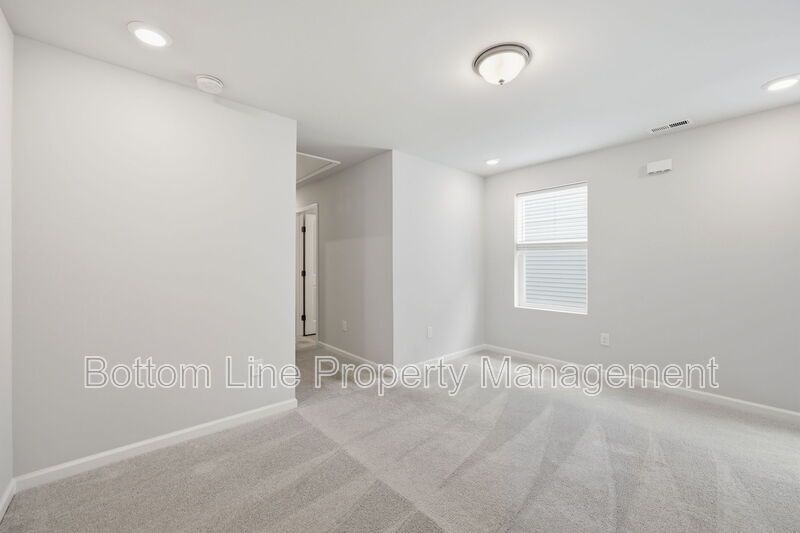 ✨ End-Unit Townhome with Designer Finishes, Screened Porch & Garage in Prime Durham Location property image
