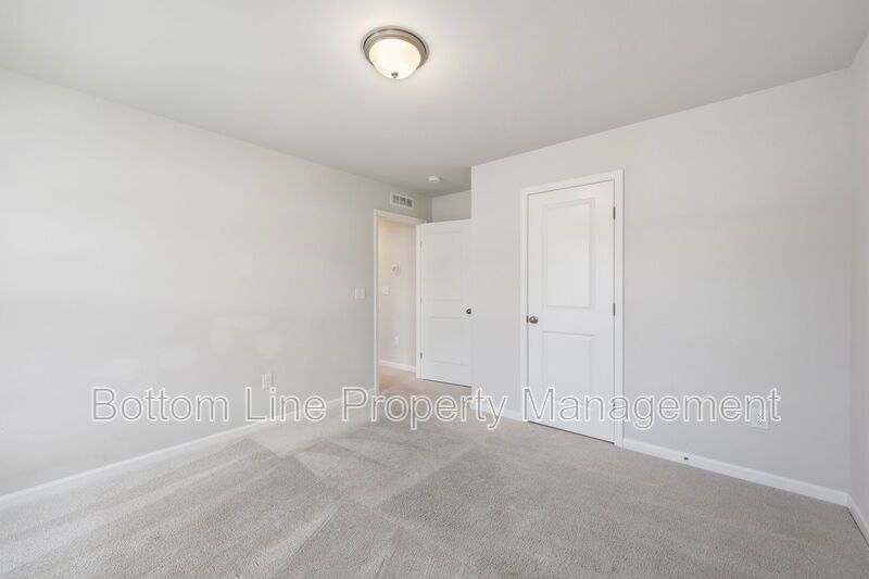 ✨ End-Unit Townhome with Designer Finishes, Screened Porch & Garage in Prime Durham Location property image