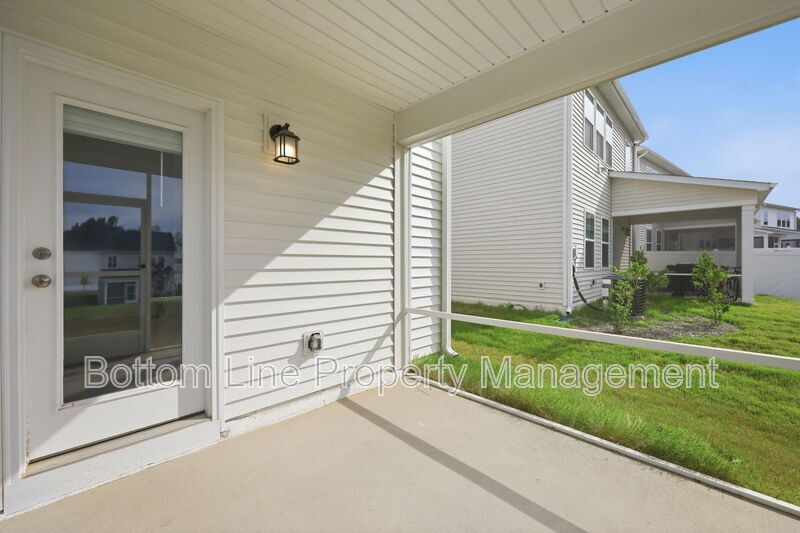 ✨ End-Unit Townhome with Designer Finishes, Screened Porch & Garage in Prime Durham Location property image