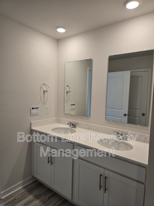 Luxury New Construction with Open Floor Plan & 4 Spacious Bedrooms property image