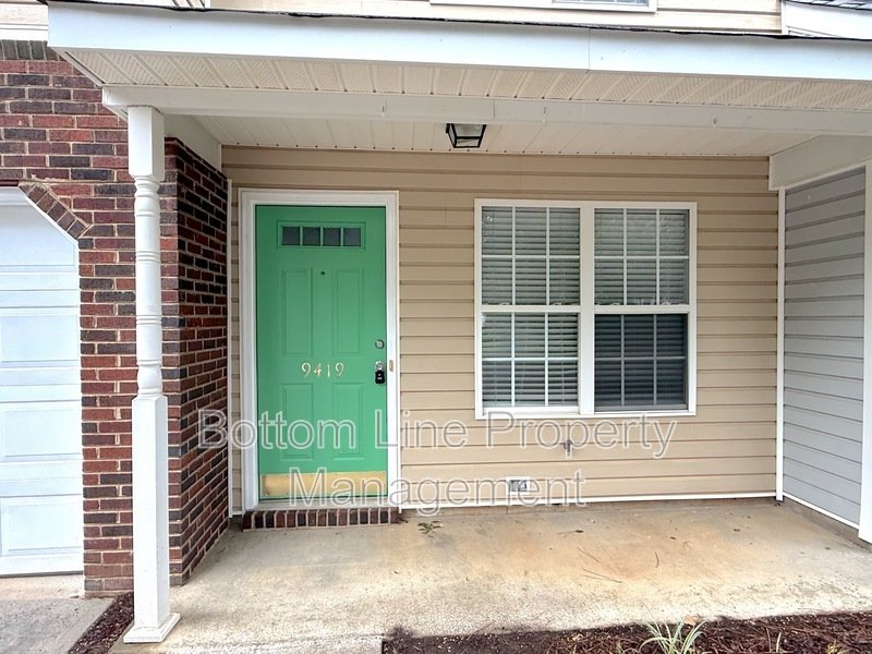 Modern 3BR/3BA Townhome with Garage and Patio property image