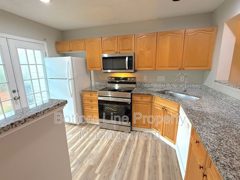 Modern 3BR/3BA Townhome with Garage and Patio property image