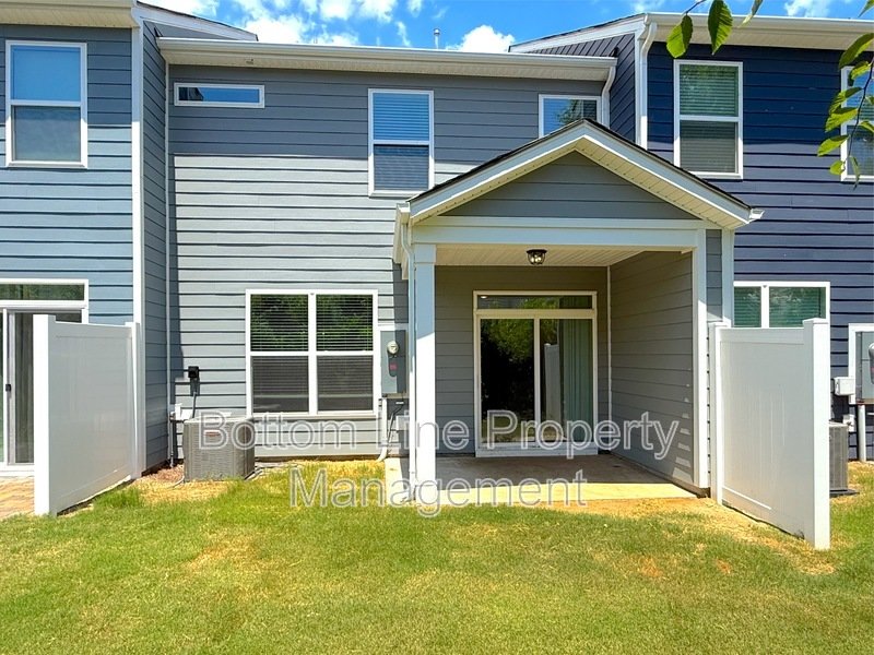 Available Now! 3BR 2.5 BA Townhome with Amazing Community Features! property image
