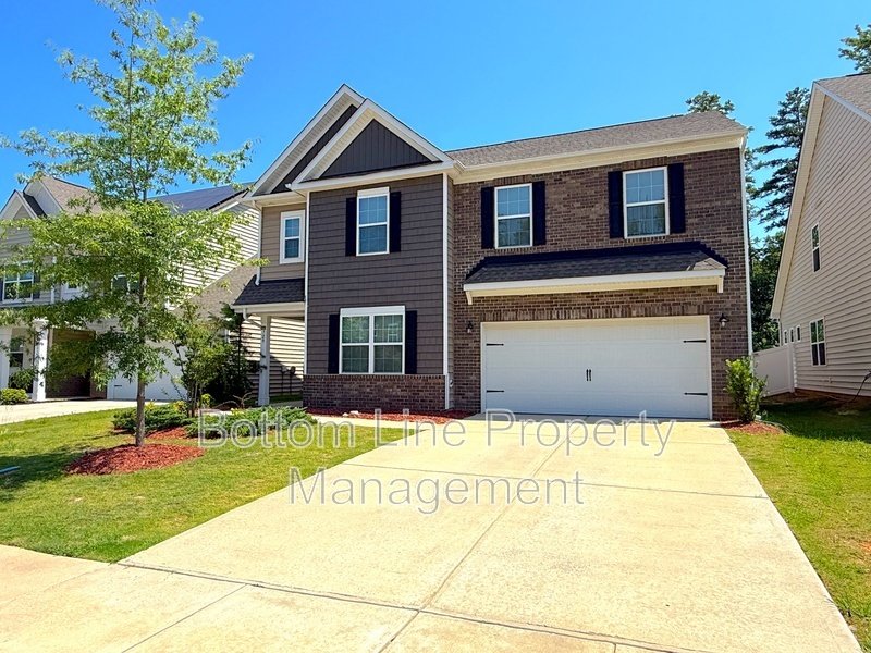 Stunning 4 Bedroom, 2 1/2 Bath Home in Scenic Fort Mill! property image