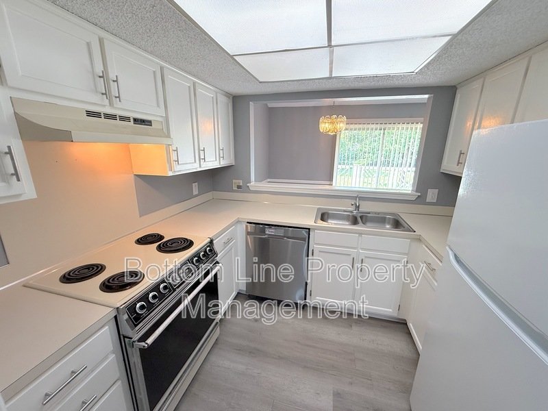 Cozy 2 Bedroom 2 Bathroom Townhouse For Rent!!! property image
