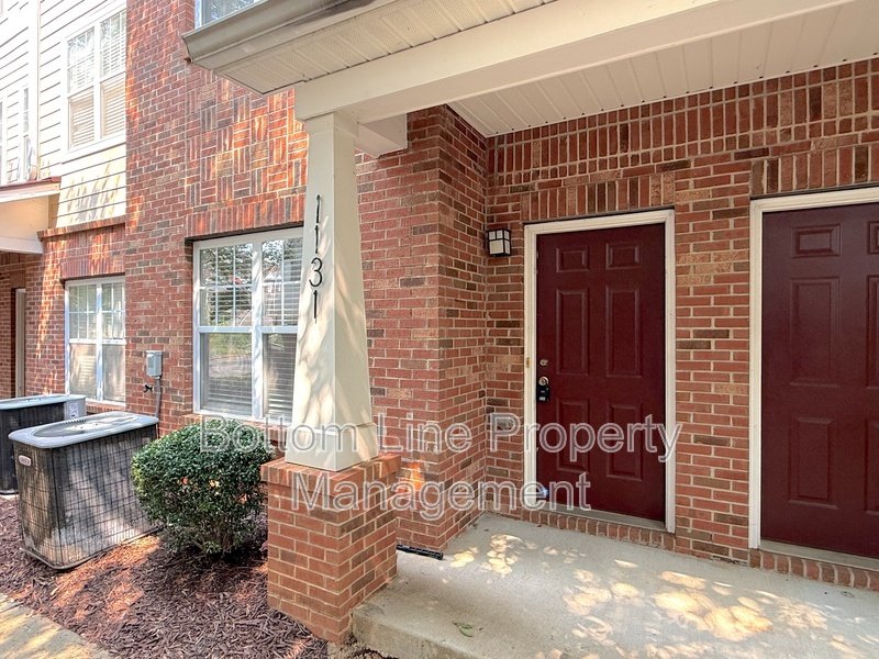 🏡 Spacious 3-Bedroom Townhome in Charlotte’s Elizabeth Neighborhood property image