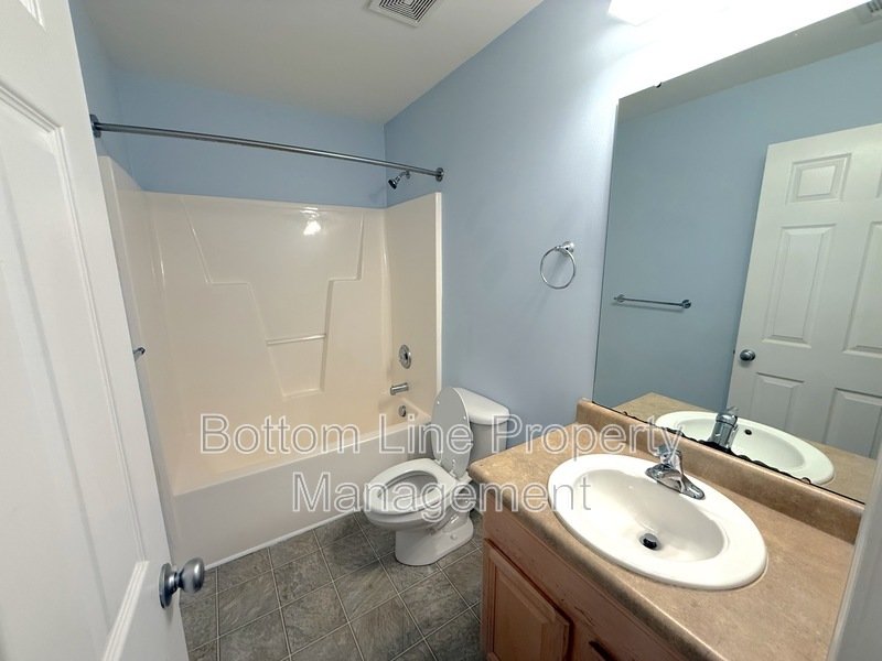 🏡 Spacious 3-Bedroom Townhome in Charlotte’s Elizabeth Neighborhood property image