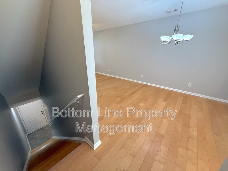 🏡 Spacious 3-Bedroom Townhome in Charlotte’s Elizabeth Neighborhood property image