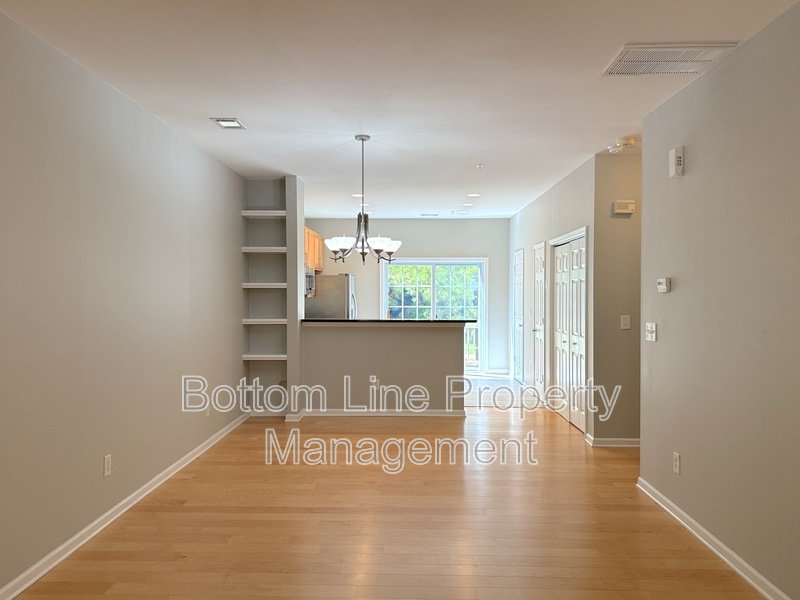 🏡 Spacious 3-Bedroom Townhome in Charlotte’s Elizabeth Neighborhood property image